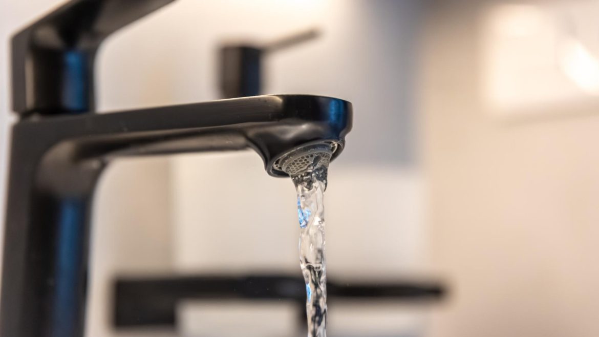 Qui doit souscrire au contrat d’eau : locataire ou propriétaire ?